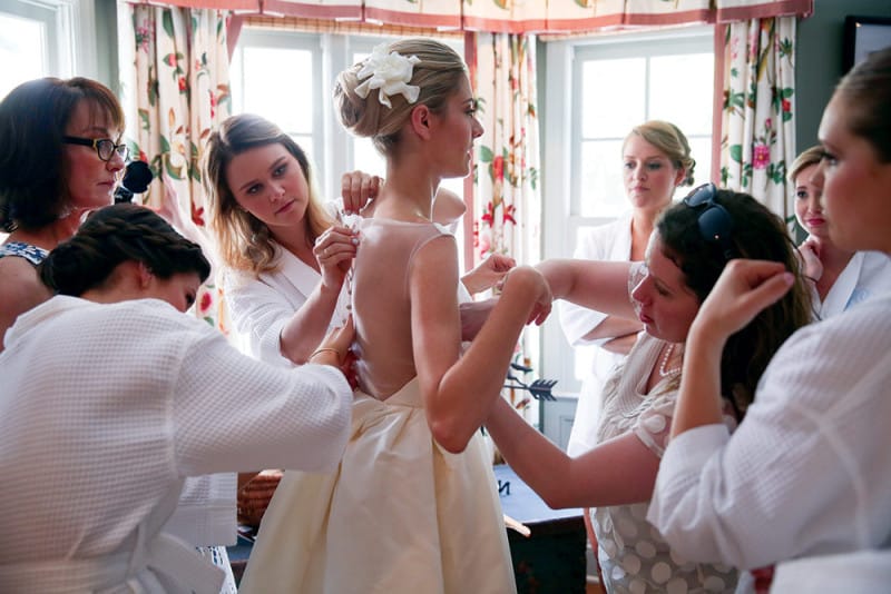 14 Getting Ready Photos You Need - New Jersey Bride