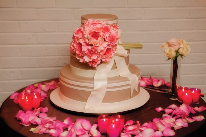 15 Wedding Cakes That (Almost) Look Too Good To Eat! - New Jersey Bride