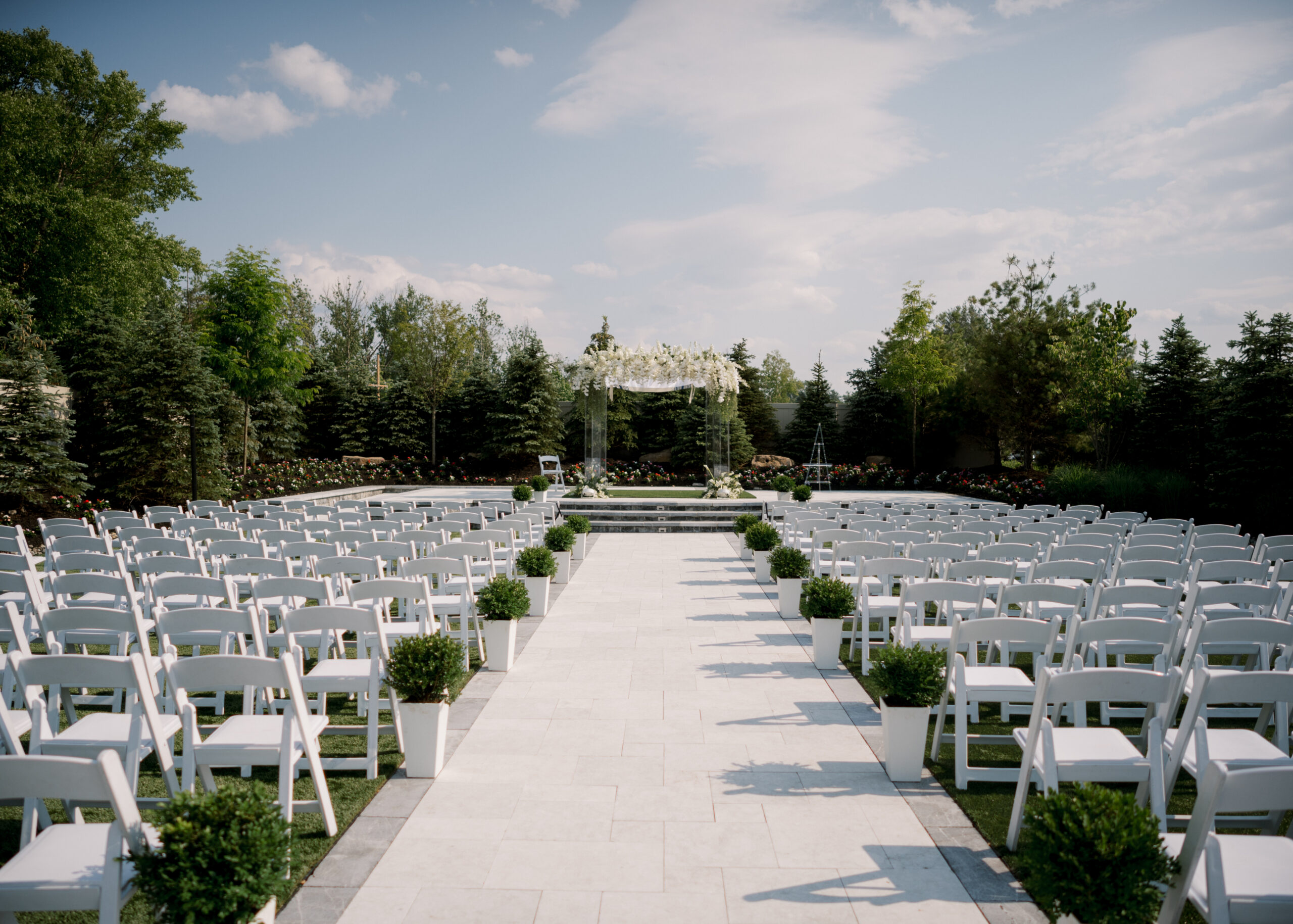 The outdoor ceremony area at Edgewood Country Club.
