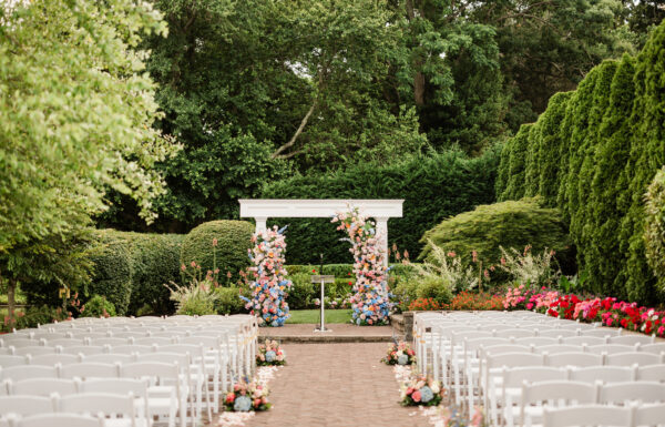 Bright Florals Created ‘Bridgerton’ Vibes at This Wedding