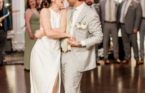 Lake Views and a Breakfast Sandwich To-Go Station at This Fall Shore Wedding