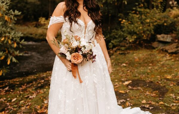 This Wedding Had a Beautiful Outdoor Setting Complete With On-Site Cabins
