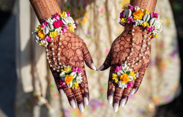 The wedding of A Lavish Hindu Wedding with Vibrant Florals & Acrobatic Performers Gallery 17