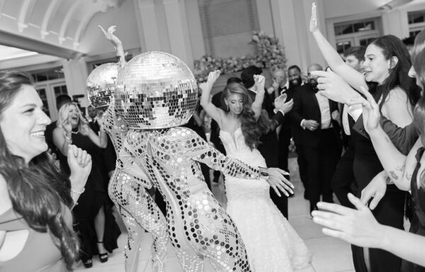 A Timeless Summer Wedding With Neutral Florals & Dancing Robots