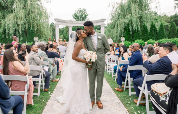A Sage Green and Champagne Rose Color Scheme for This Summer Wedding