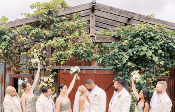 The Venue For This Wedding Offered an Elevated Barn Meets Coastal Aesthetic