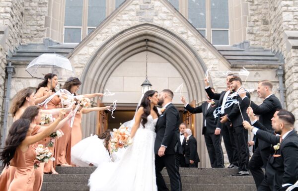Vintage Meet Modern at This Wedding With Lamp Shade Performers