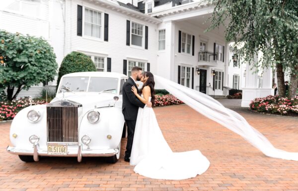 Vintage Meet Modern at This Wedding With Lamp Shade Performers