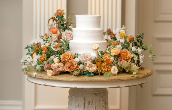 Vintage Meet Modern at This Wedding With Lamp Shade Performers