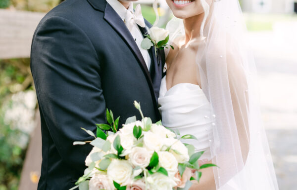 Pretty Neutral Tones at This Rustic-Chic Wedding