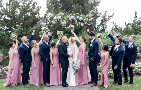 This Couple Surprised Their Guests with a Zumba Routine