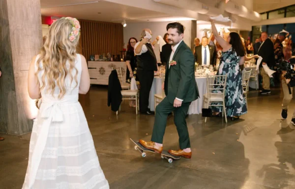 The wedding of A ‘Shorely in Love’-Themed Wedding With a ‘Retro-Beach’ Aesthetic Gallery 4