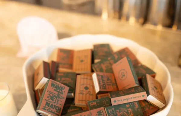 The wedding of A ‘Shorely in Love’-Themed Wedding With a ‘Retro-Beach’ Aesthetic Gallery 9