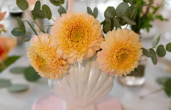 The wedding of A ‘Shorely in Love’-Themed Wedding With a ‘Retro-Beach’ Aesthetic Gallery 11