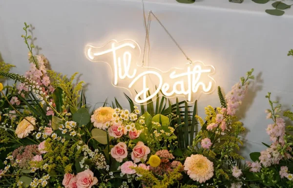 The wedding of A ‘Shorely in Love’-Themed Wedding With a ‘Retro-Beach’ Aesthetic Gallery 8