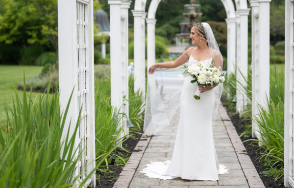 They Chose Birchwood Manor When Their Original Venue Closed—and Loved Everything About It