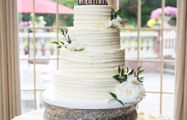 They Chose Birchwood Manor When Their Original Venue Closed—and Loved Everything About It