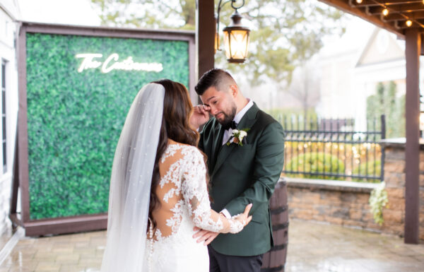 A Christmas-Inspired Wedding “Straight Out of a Hallmark Movie”