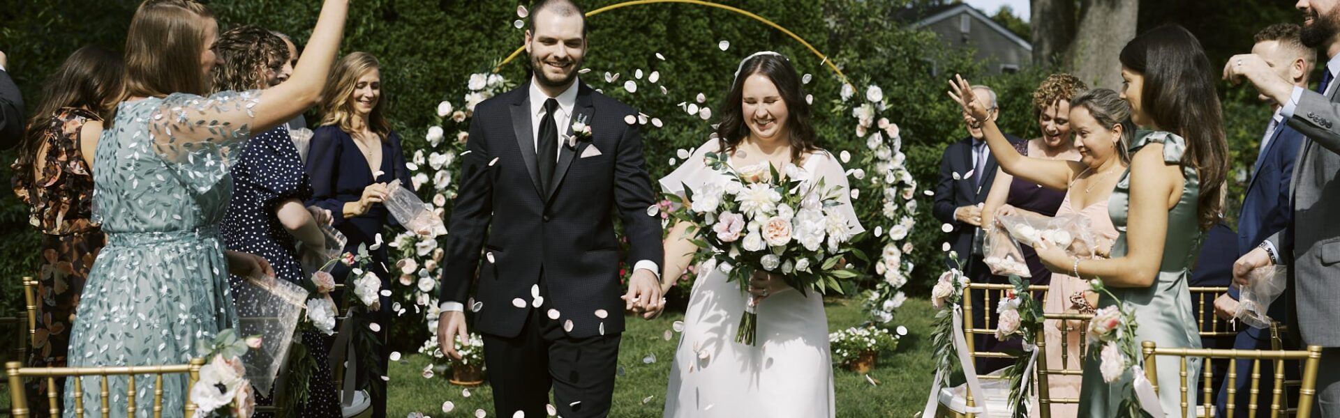 A Micro-Wedding at the Groom’s Parents’ Home Full of Joy and Love
