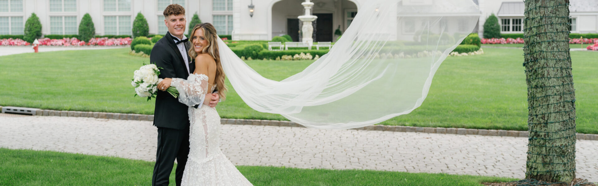 Modern Elegance at This Park Château Wedding