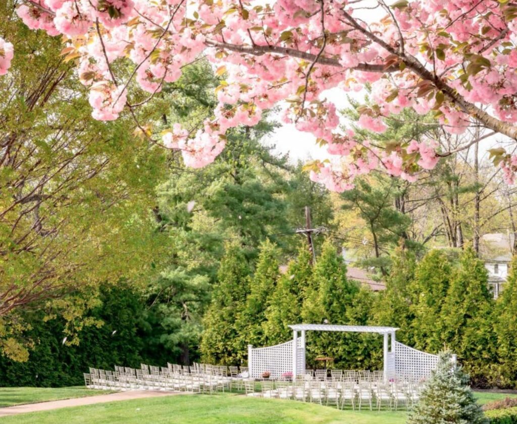 Shackamaxon Golf and Country Club
is an affordable wedding venue in NJ.
