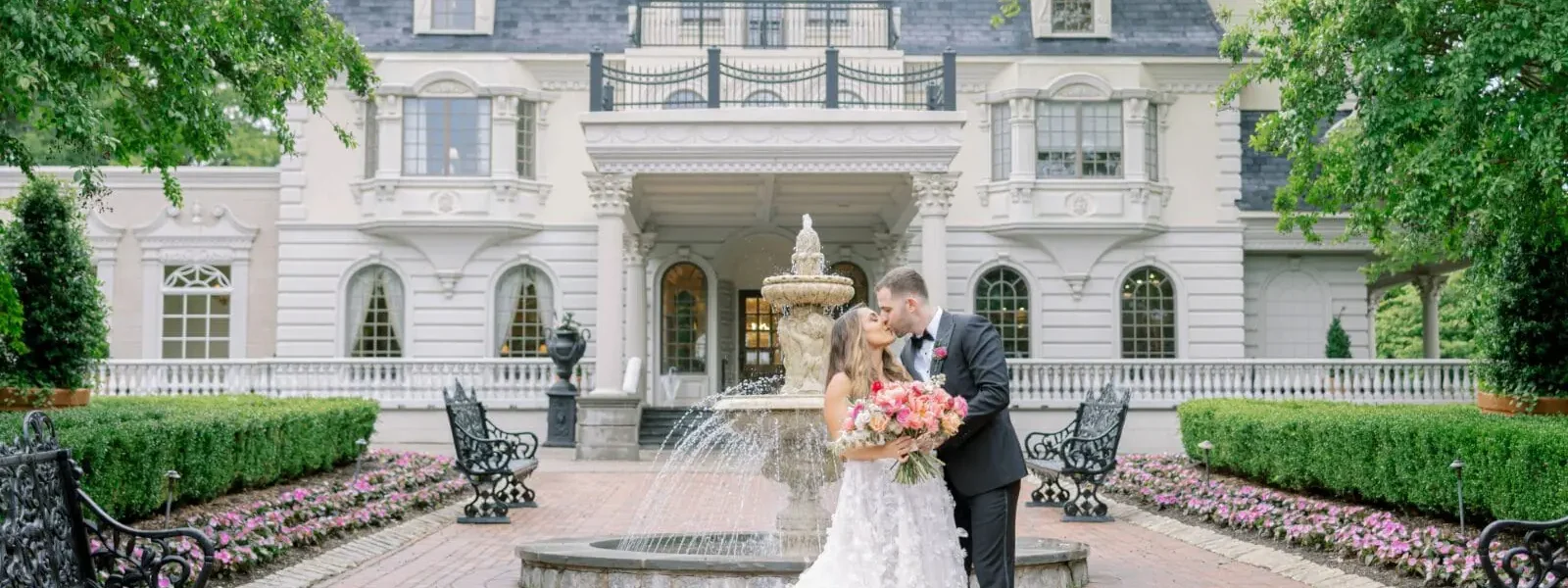 A Garden Vibes Wedding With Sherbet-Colored Florals