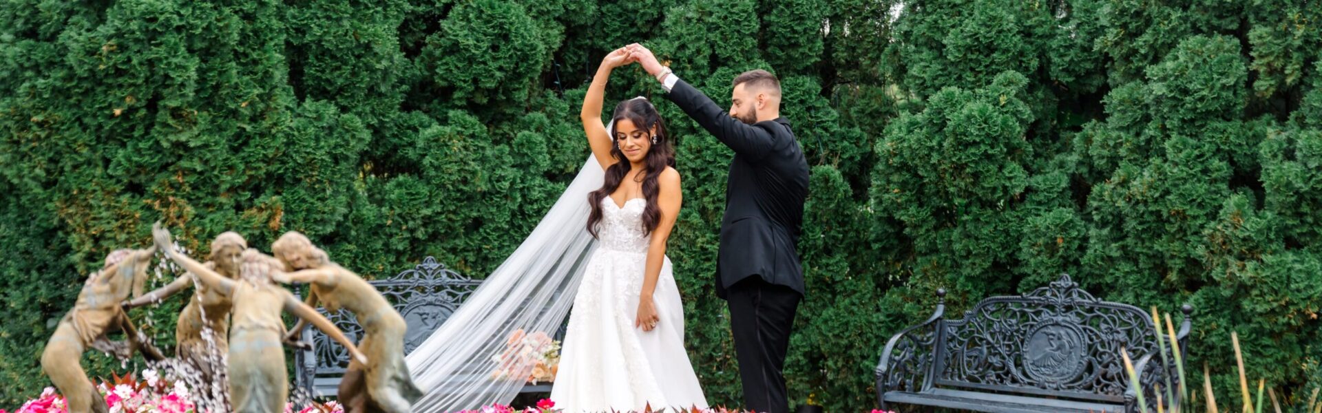 Vintage Meet Modern at This Wedding With Lamp Shade Performers