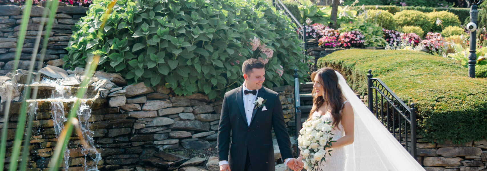 A Timeless Big Day At a Venue With “One of The Best Cocktail Hours in the State”