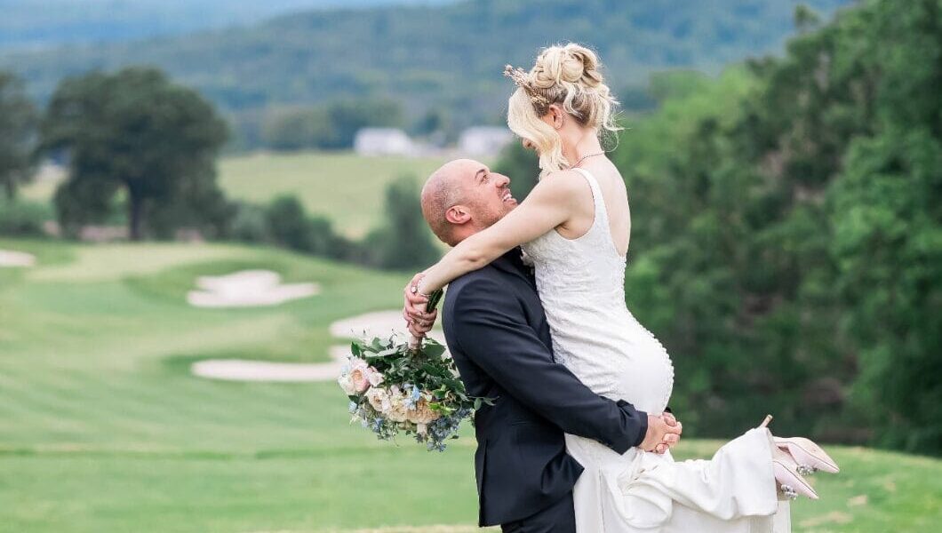 This Couple Surprised Their Guests with a Zumba Routine