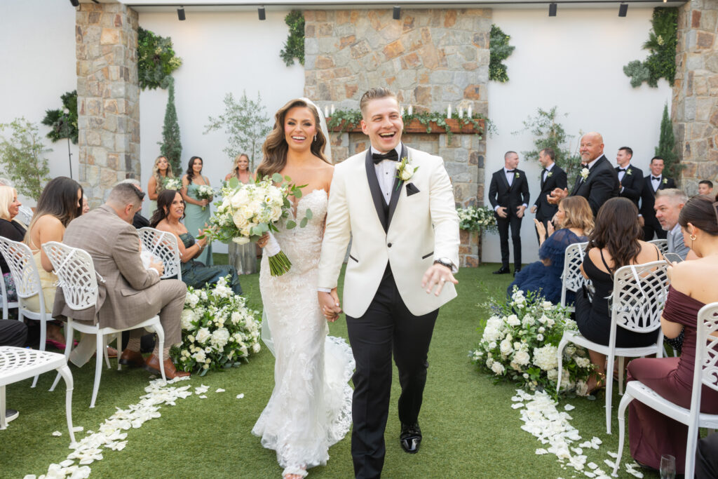 A wedding at Perona Farms in Andover NJ that was planned in just two months.