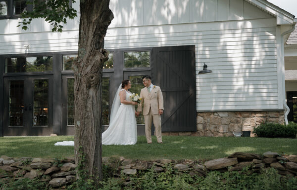 Yellow Bridesmaid Dresses, Honey Jar Favors & a Dance Floor Moment to “Take On Me” They’ll Never Forget at the Inn at Millrace Pond