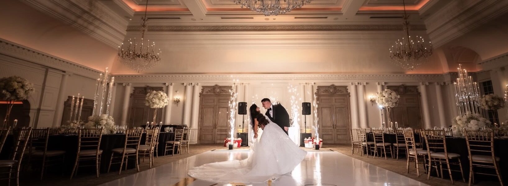 A Fake First Look, Coffee and Donuts at Midnight & a Christmas Dream at Park Chateau Estate