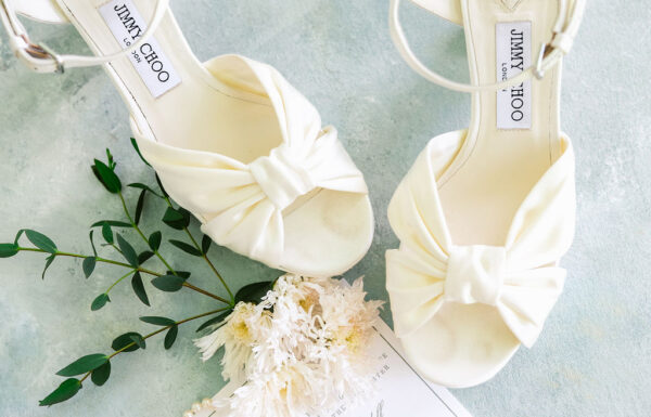 She Skipped the Veil and Wore Her Late Grandmother’s Pearls at This Classic Summer Wedding at Baltusrol Golf Club