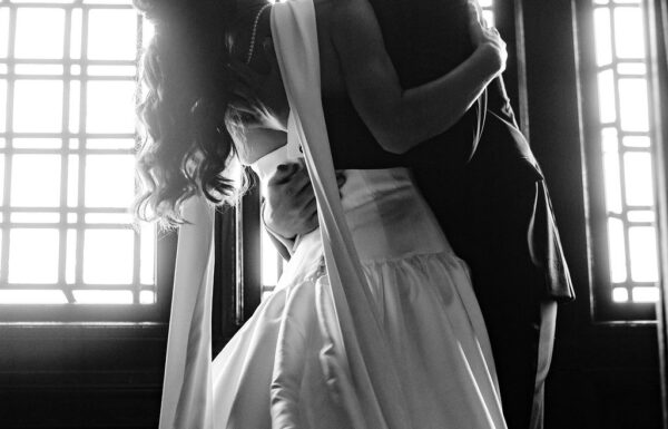 She Skipped the Veil and Wore Her Late Grandmother’s Pearls at This Classic Summer Wedding at Baltusrol Golf Club