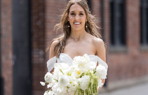 A Minimalist Spring Wedding With Manhattan Skyline Views at Battello in Jersey City