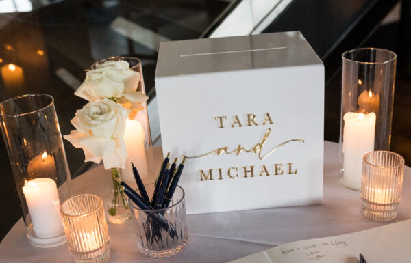 A Minimalist Spring Wedding With Manhattan Skyline Views at Battello in Jersey City