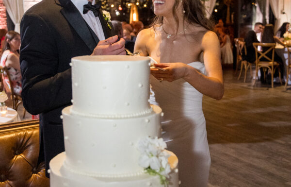 A Minimalist Spring Wedding With Manhattan Skyline Views at Battello in Jersey City