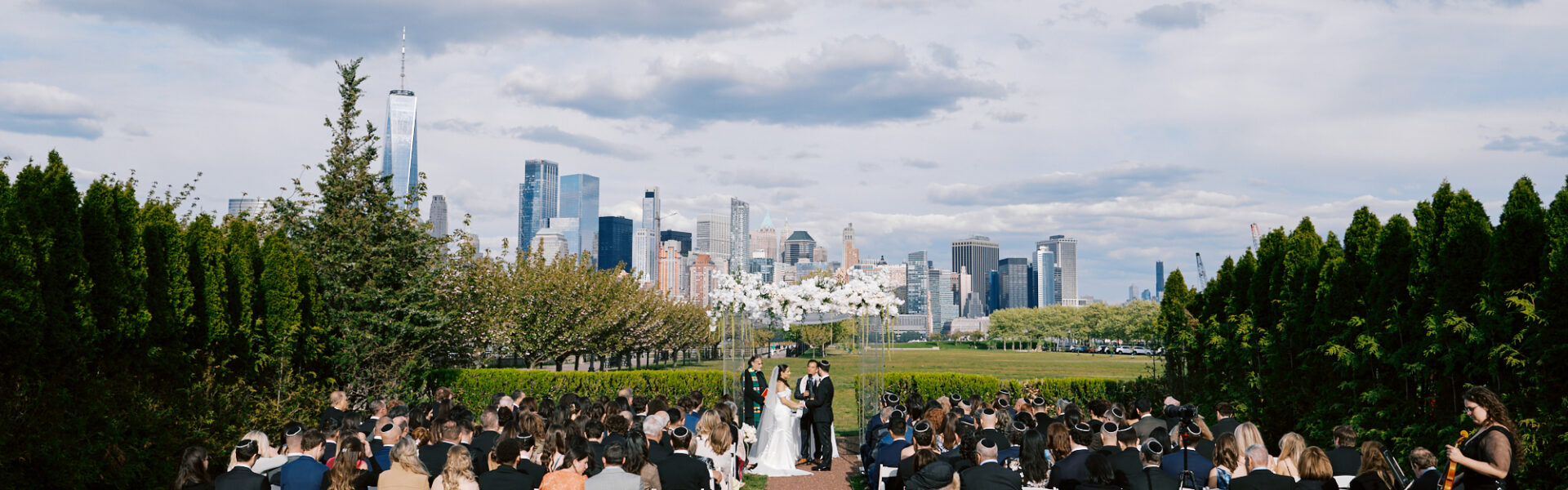 A Classic & Chic Spring Wedding With Manhattan Skyline Views at Liberty House