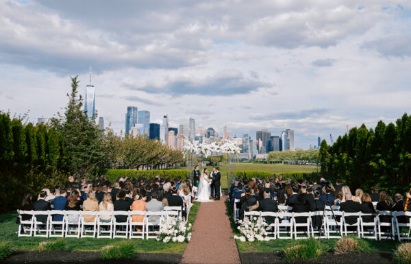 A Classic & Chic Spring Wedding With Manhattan Skyline Views at Liberty House