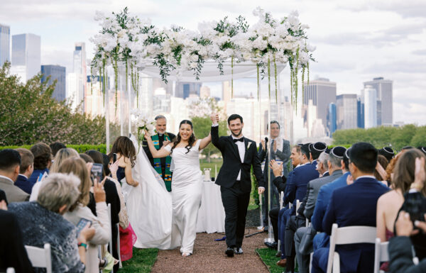 A Classic & Chic Spring Wedding With Manhattan Skyline Views at Liberty House