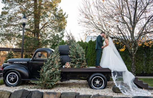A Vintage Truck, a Barn Ceremony & More Rustic Touches at The Hamilton Manor