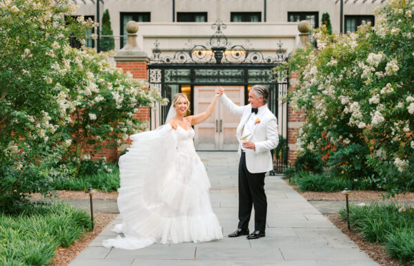 A Sunset Color Palette & 385 Floating Candles at This Spectacular Pendry Natirar Wedding
