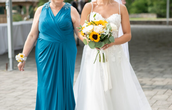 Three Shades of Green, Sunflowers Everywhere, and the Most Joyful Summer Wedding at Beaver Brook Country Club
