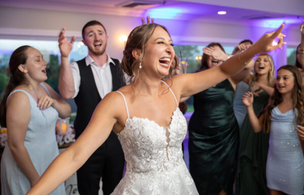 Three Shades of Green, Sunflowers Everywhere, and the Most Joyful Summer Wedding at Beaver Brook Country Club