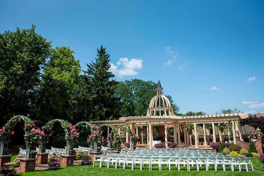 Amelia-and-Jesse-The-Manor