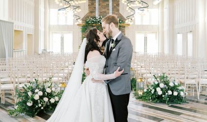 Delicate Touches of Greenery Created an Ethereal Vibe at a Cozy and Rustic Venue