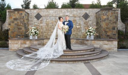An Elegant Wedding With a Standout Cocktail Hour