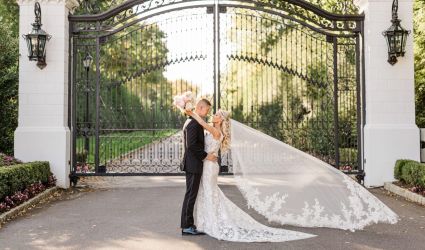 A Glamorous Big Day at This Couple’s “Dream Venue”