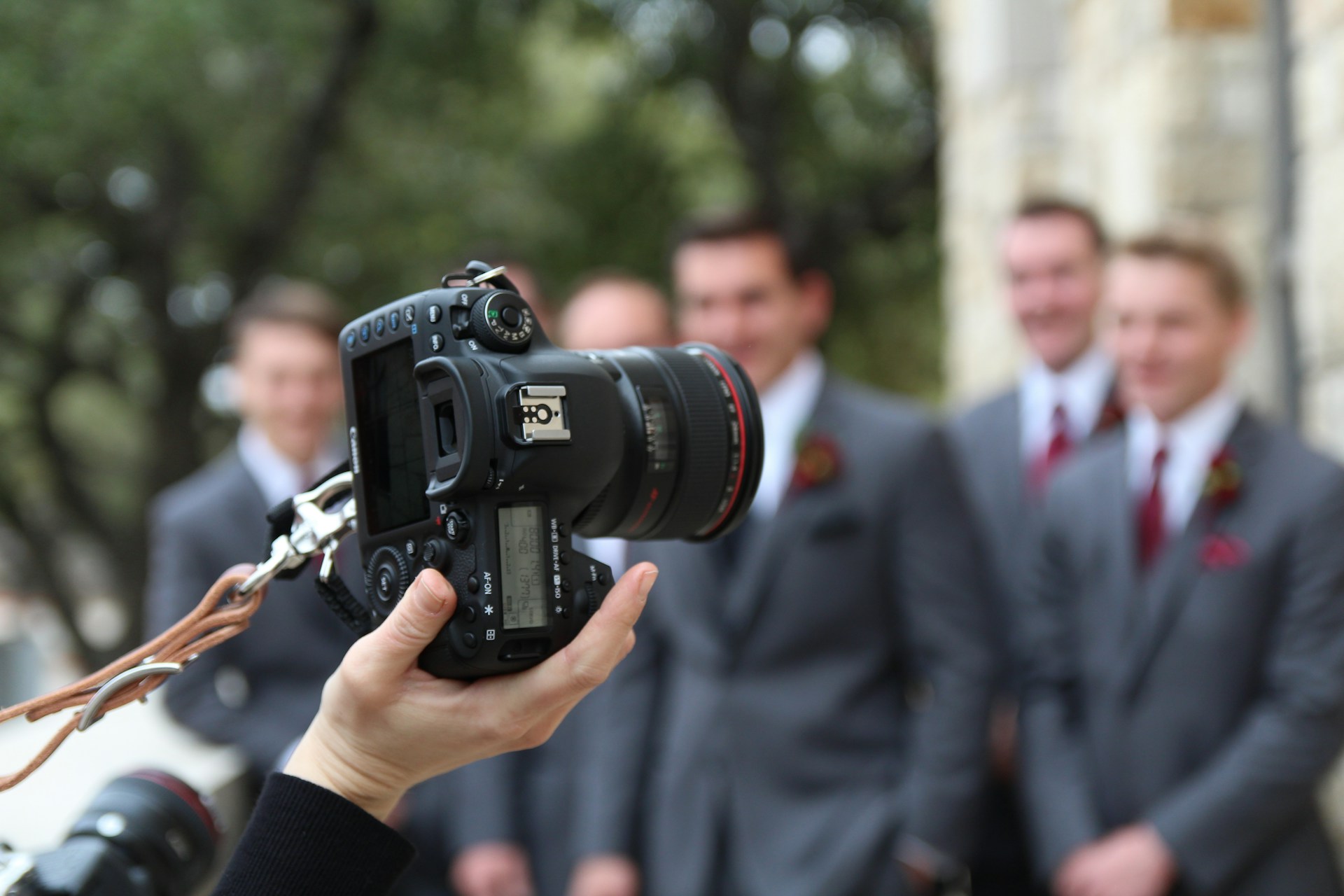 your guide to choosing a wedding photographer.